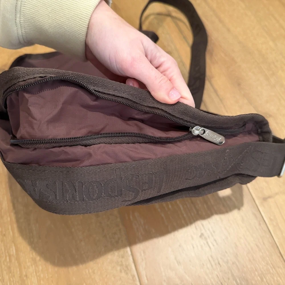 LeSportsac NWT Deluxe Everyday Bag Brown - Picture 4 of 8